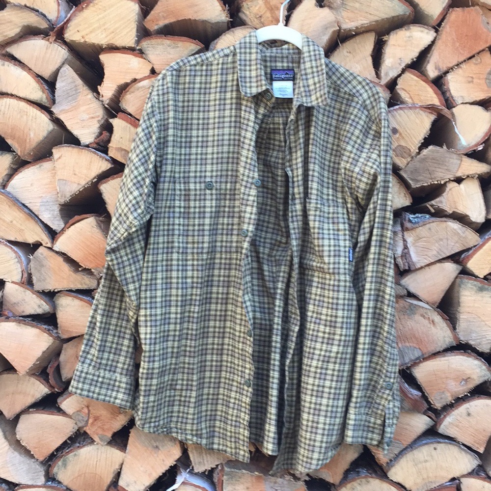 Men’s Patagonia long sleeve button down shirt